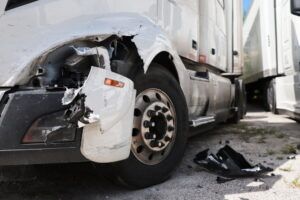 The damages front end of a truck. When should I hire a truck accident in Louisiana?